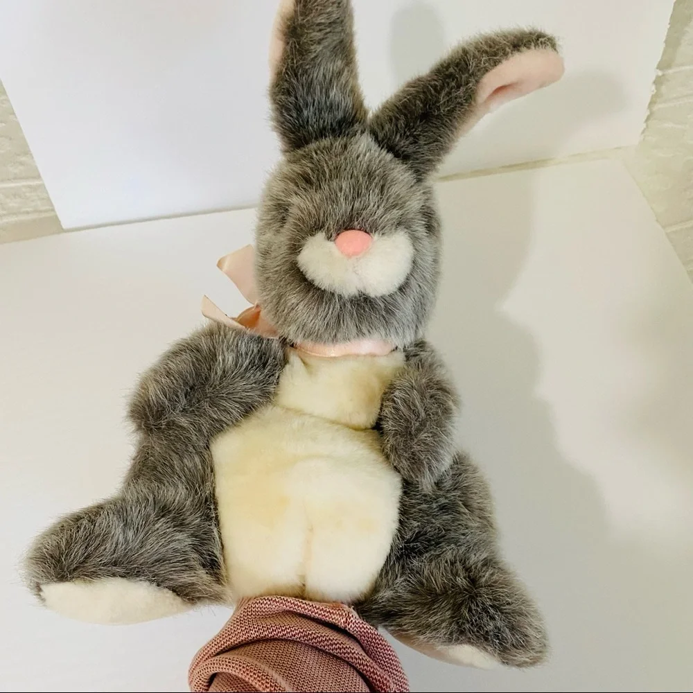 Vintage Commonwealth plush 1988 gray & white bunny rabbit puppet stuffed animal